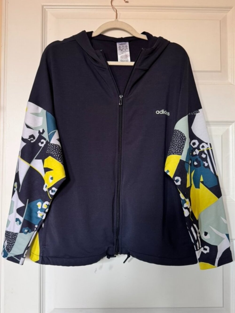 Adidas Zip Up Hoodie Jacket S Black Graphic Sleeve Athleisure Lightweight Jacket